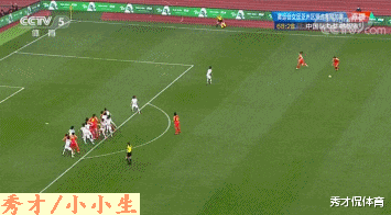 王霜|娄佳惠搏命拼抢，有谁注意，进球前王霜的小动作，这才是智勇双全