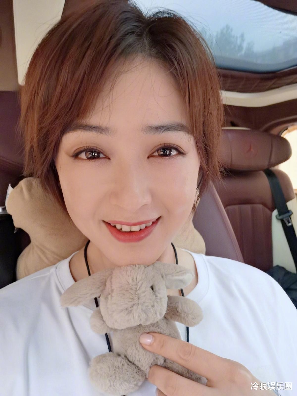 蒋欣|蒋欣疑瘦身成功，拍戏被讽身材壮，“瘦”才是衡量女演员的标准？