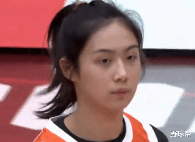 女篮|18岁，首次亮相WCBA！身高187cm，女篮顶级颜值！又美又能打啊