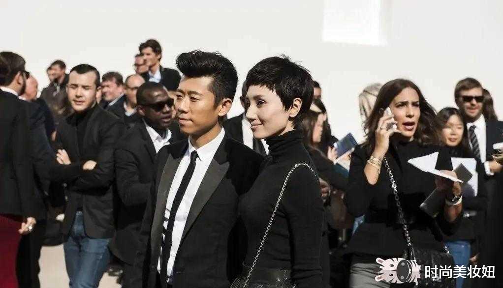 关晓彤|袁泉“换发型”太高级，一身黑色造型配超短发，气场强大帅爆了