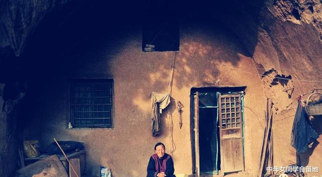 中年女同学自留地 住院一星期儿子儿媳没过问,出院前一天却拎了果篮来了,问“可以回来带娃了吧”