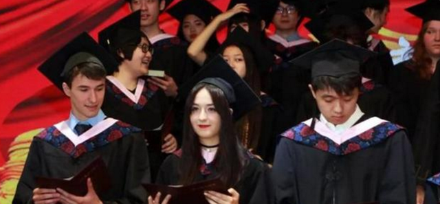 育儿心课堂|2021清华大学，授予8千多“博硕学位”再引争议，博士这么好当？