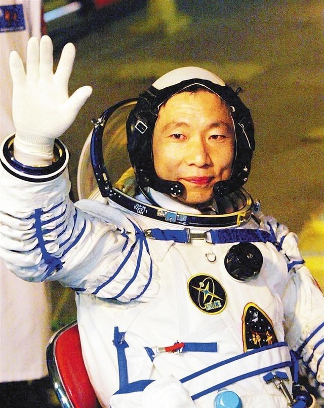 杨利伟 杨利伟在太空曾听到神秘“敲门声”，多年后，我国专家找到答案