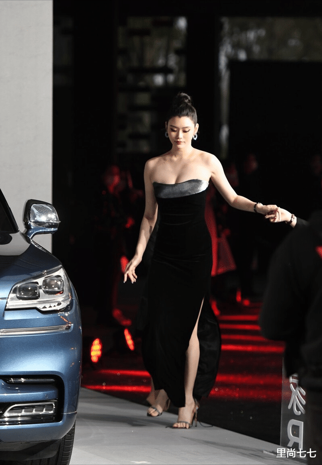 奚梦瑶|奚梦瑶官宣怀二胎！首晒1岁半儿子正脸，3月红毯秀身形臃肿孕味浓