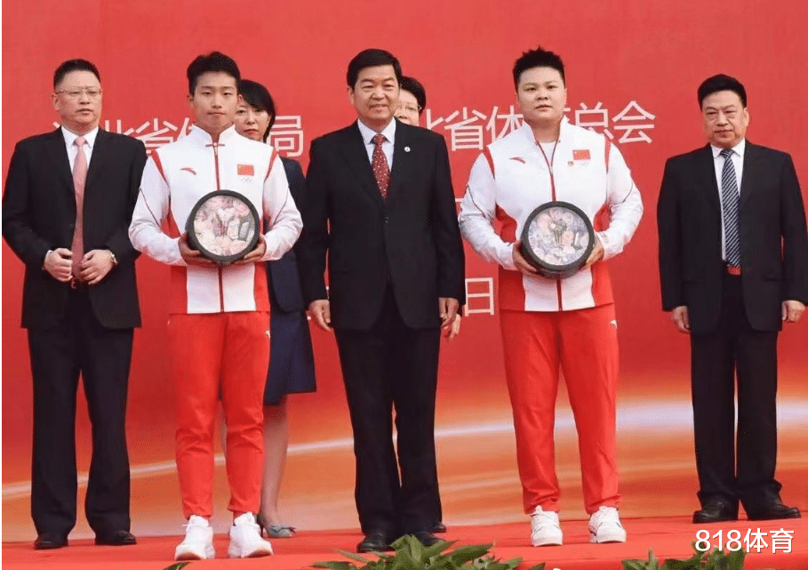 馋哭! 全红婵师兄王宗源获湖北省重奖257万, 没驾照2辆豪车父母开回家