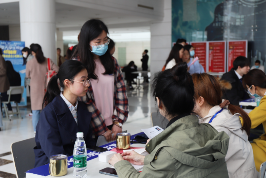 |高才生求职被拒，面试官直言: 不缺北大研究生，本科也是北大才行