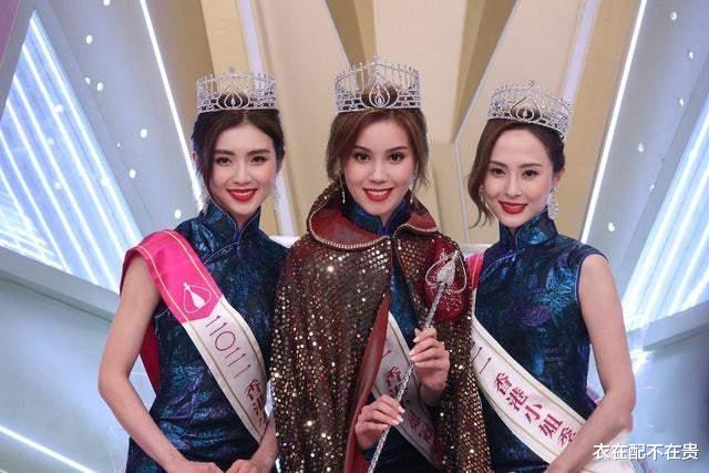 衣在配不在贵|2021香港小姐选举落幕，冠军还没亚军好看，真的算是实至名归么？