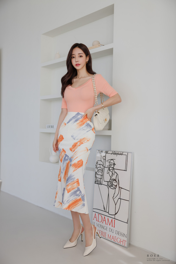 壹品穿搭|女神孙允珠时尚搭配：绚丽油彩粉蜜橘白领淑女衣裙