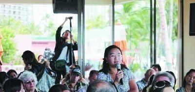 胡一天|98年张艺谋捧红农村姑娘，又亲手浇她一头冷水“你不适合娱乐圈”