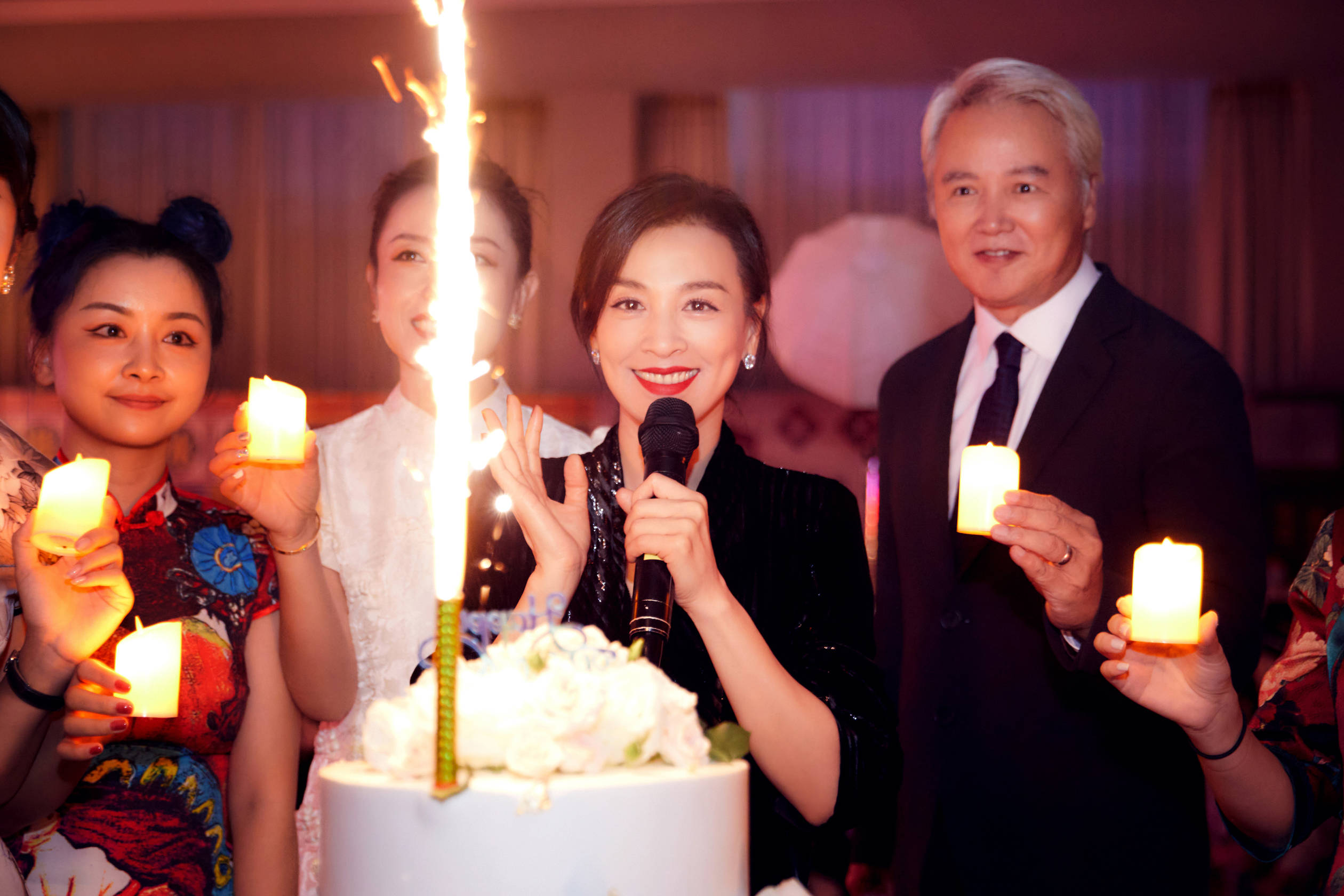 张天爱|张庭洗脑现场：我T恤几十块看得出来吗？袜子十块看得出来吗？