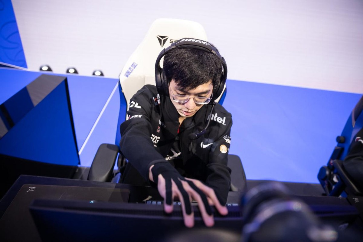 edg战队|LOL手游杰斯即将上线，沈月直言这是圣枪哥的痛，EDG在S11的污点