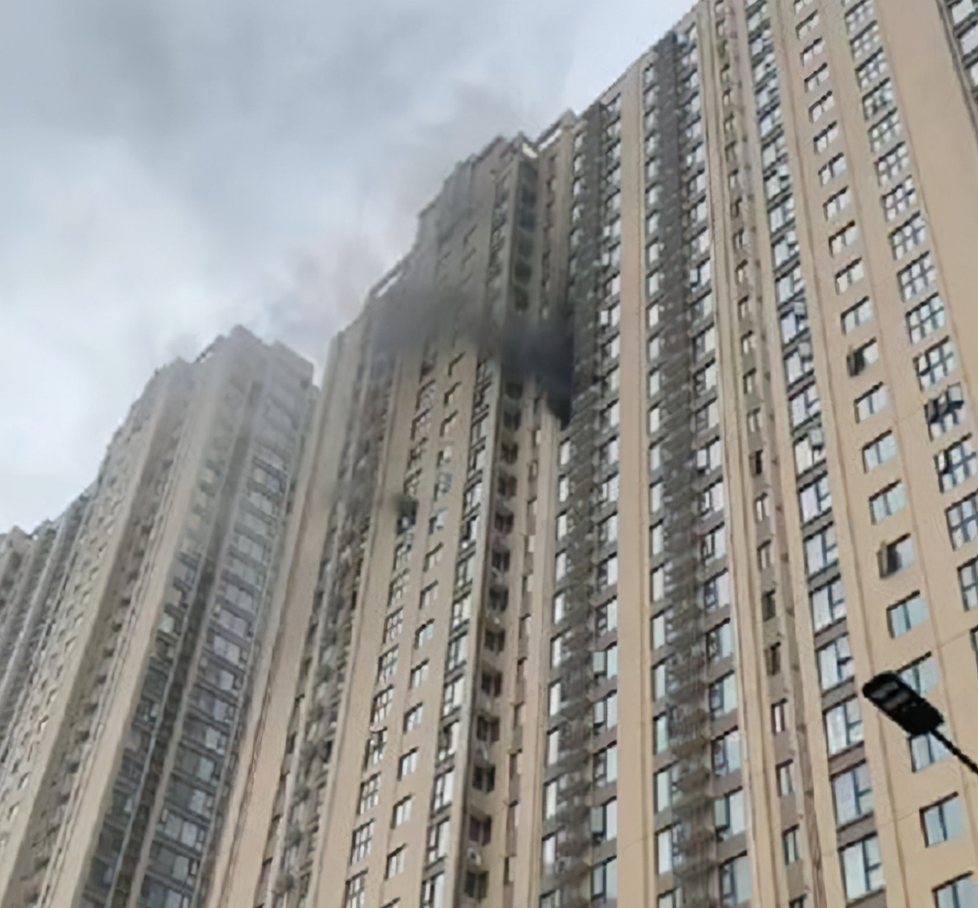 二神解说 电动车上楼充电“立规矩”，已有地方开出首张罚单，别再不听劝了