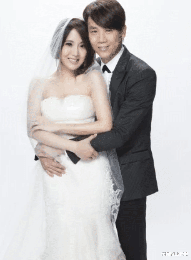 陶喆|最新陶喆近照大变样，法令纹明显一脸老态，与小17岁老婆同框似父女