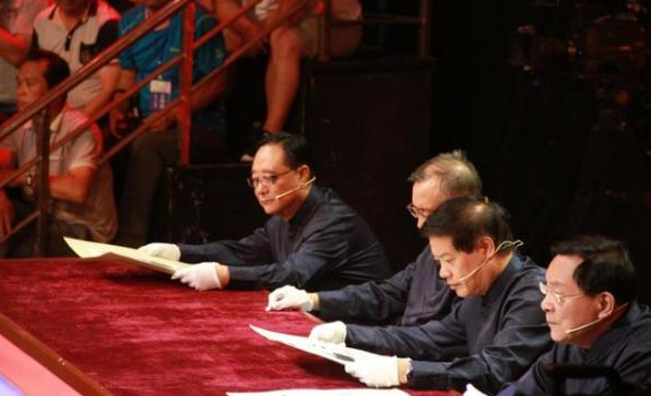 驾驶 她带“鸭子”鉴宝，40万买的想卖100万，专家：你先站稳，我再报