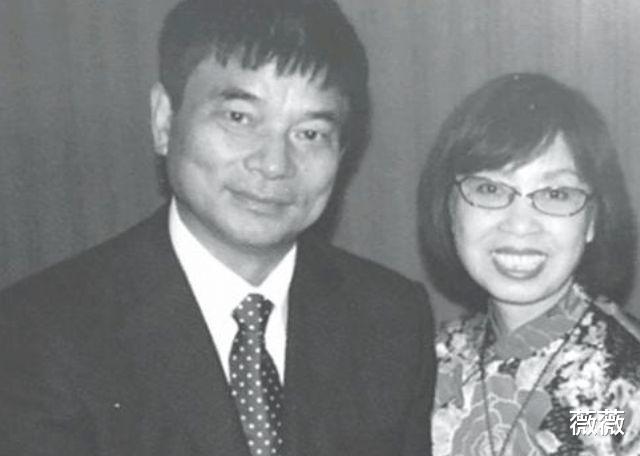 薇薇 8年全职太太，用丈夫给的2000万零花钱办6家公司，如今豪赚千亿