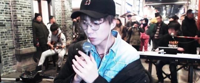 刘宇宁|8岁丧父27岁火遍网络，做过厨师发过传单，刘宇宁艰难的31年