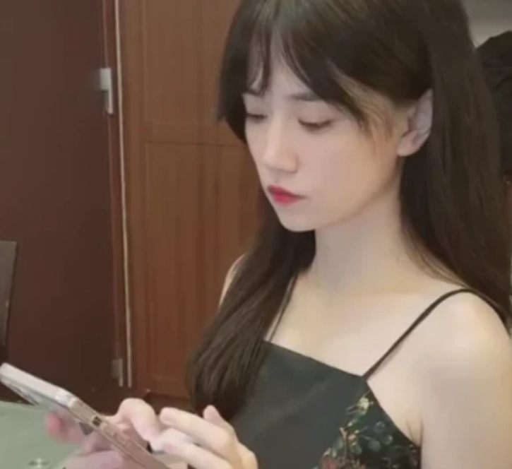 kpl|KPL灵儿Cos王昭君，仙女裙自夸最美，网友：看着像小孩，缺点东西