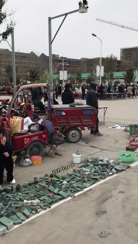 |和田玉百人【抢料】现场，差点打起来！