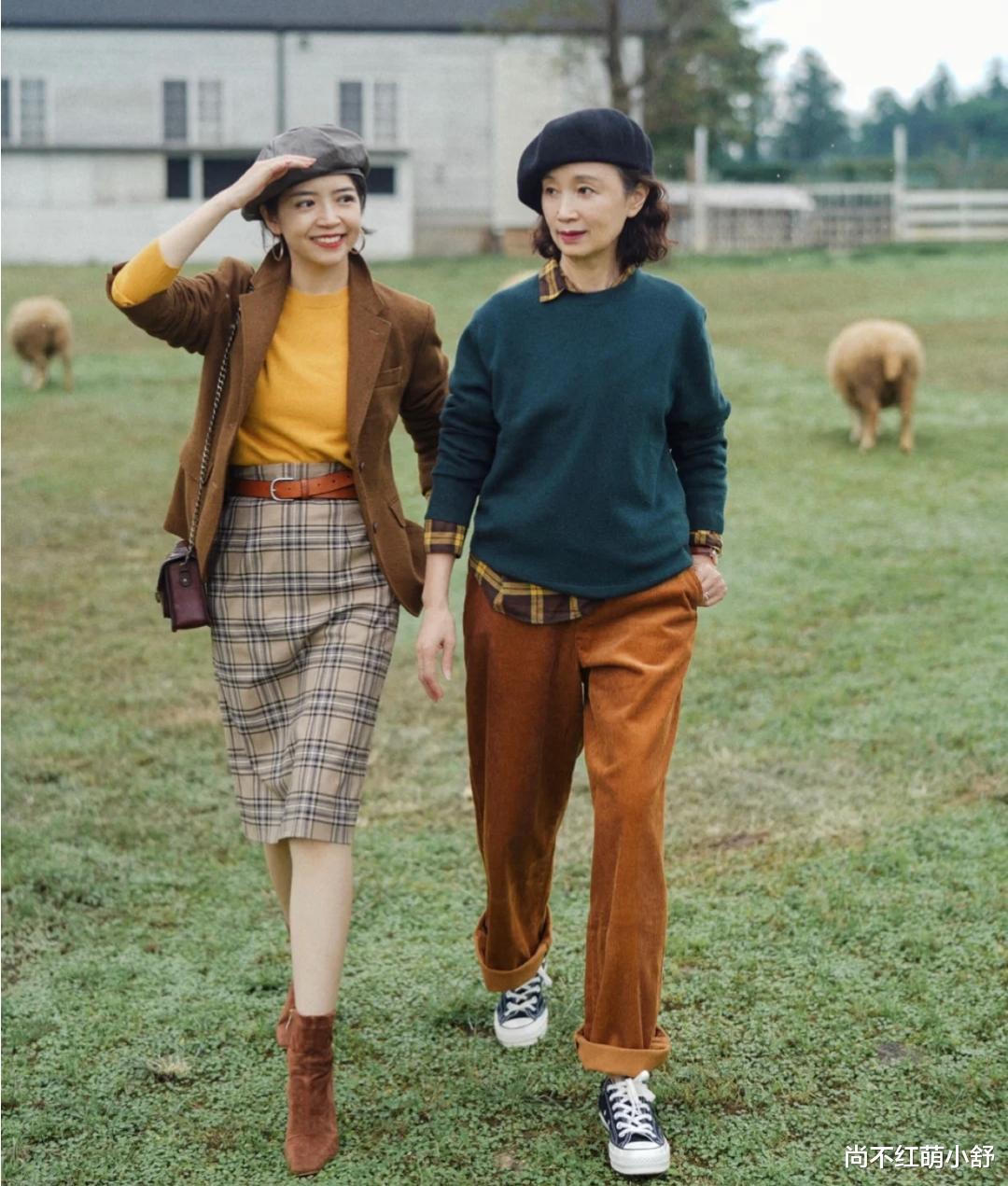 尚不红萌小舒 三木妈妈的冬装告诉我们：“奔60又如何，懂穿搭一样是时髦人”