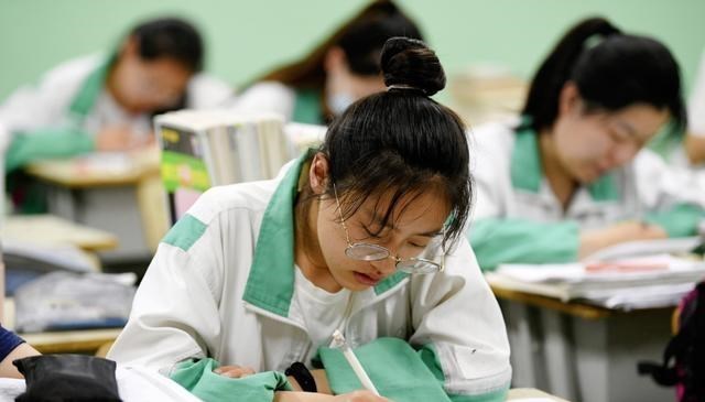 依科育儿吧|在高中工作十几年，老师终于发现，“高中学习好”的原因是什么？