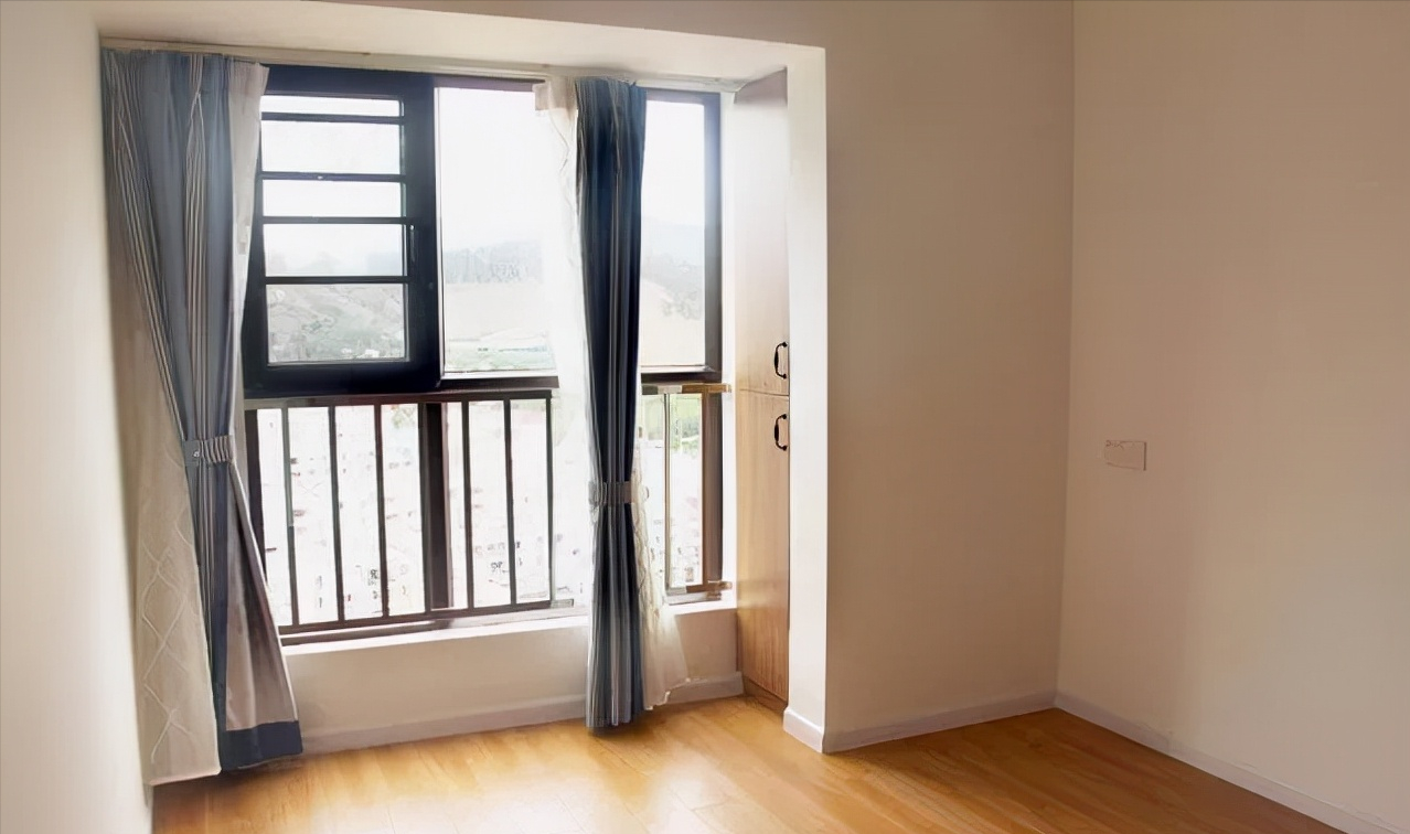 亲戚10万简装110㎡新房,开门就是榻榻米,这波操作真是第一次见