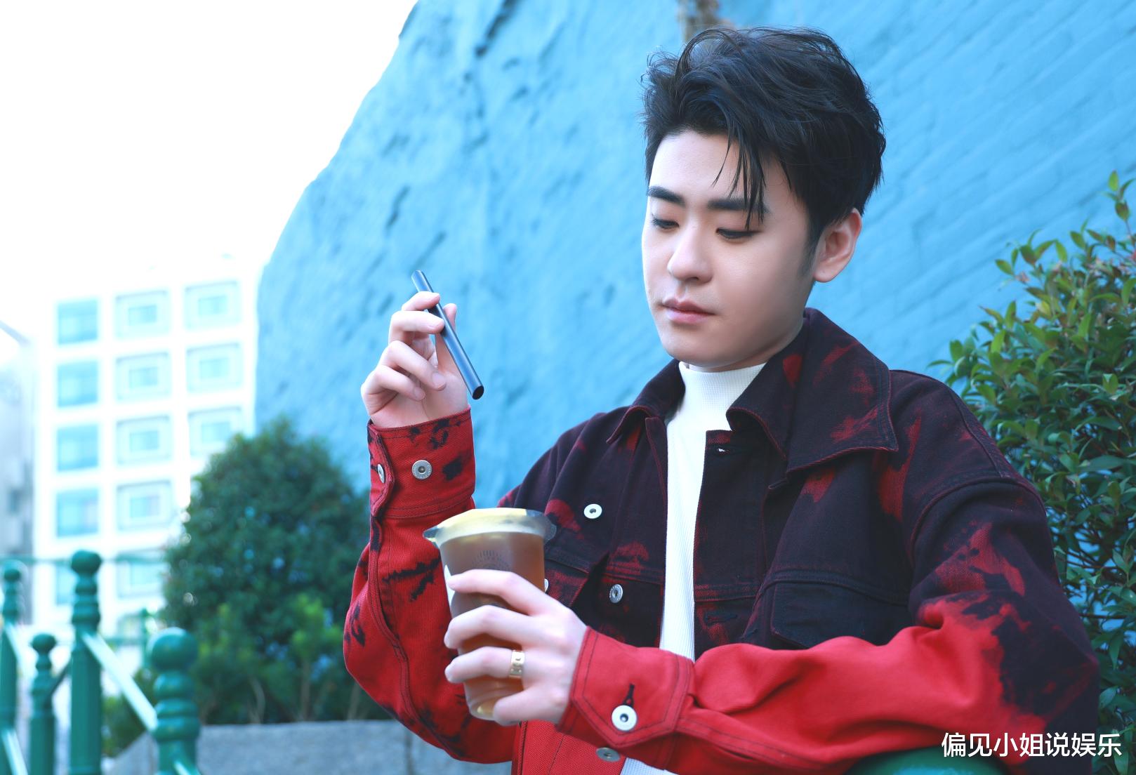 章子怡|德云社张云雷发文，一句话里有两个错别字，他的粉丝却并不生气