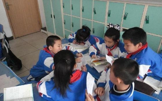 学习一角 小学生因“名字”走红，连名带姓只需3笔，网友：幸亏还有弯钩