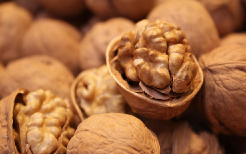 血糖|常吃核桃会伤胰岛？医生提醒：不想血糖高涨，要少碰2种坚果