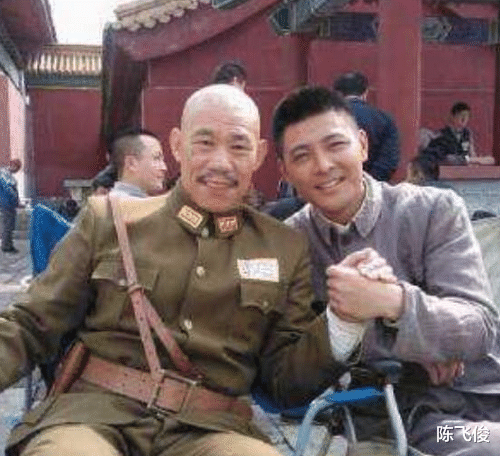 陈飞俊|有一次，《亮剑》片场，导演陈建焦急地大喊：你们谁会说日语