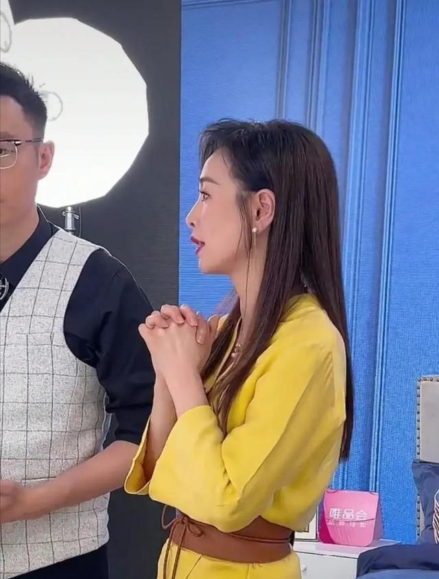 张庭|袁隆平逝世，张庭照常直播遭被骂，发飙怒吼：每个人都不容易