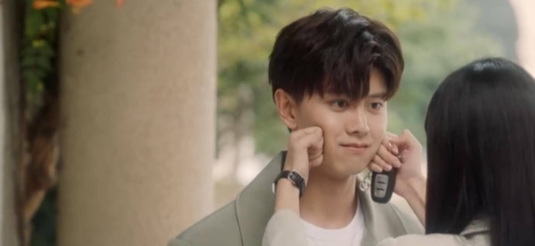 白梦妍|白鹿新剧被央视官宣，男主是“军装男神”，编剧却是个狠人