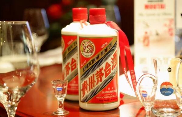 飞天茅台 同样是飞天茅台，为啥53度比43度贵几倍？只因口感不一样吗？