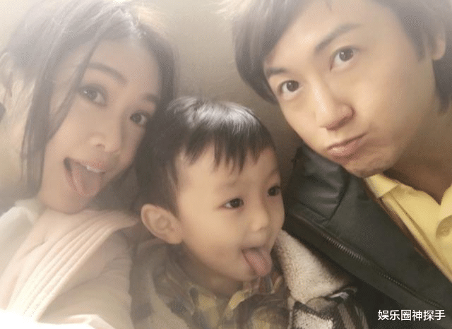 梁小冰|51岁梁小冰社交动态太有趣，沉迷美貌无法自拔，14岁儿子太帅气