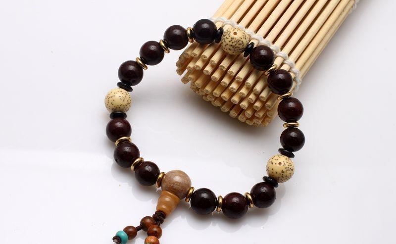 文玩|哪种文玩手串适合大汗、大油的人盘玩？