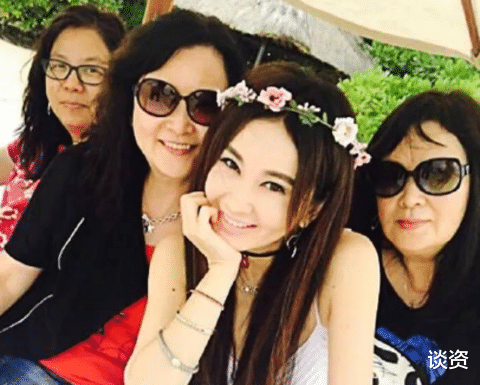 吴尊|41岁吴尊参加同学会壮硕似小伙，男同学发福挺大肚腩，同框像两辈人