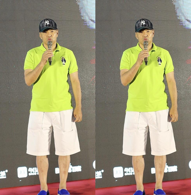 潮流搭配师甜甜|于光荣执导《天龙八部》上线，怼脸拍一脸疲惫相，看着好心疼