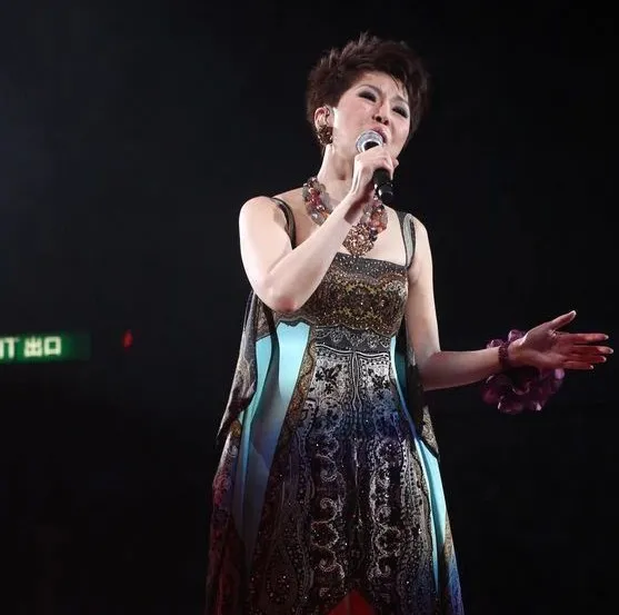 关菊英|14岁成名恋偷食人夫，打胎逼婚惨被三，50岁「嫁」亿万富婆成人生赢家？