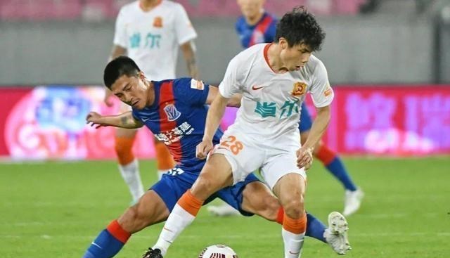 憨爸爸育儿|武汉队战亚泰蒿俊闵领衔首发，埃弗拉回归锋线，挑战对手四外援