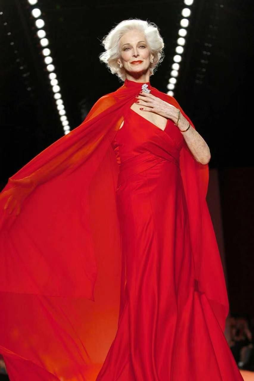 时尚圈的奇葩大喵 最老超模仍活跃于荧幕！脸颊凹陷却不影响美貌，浑身皱纹更增魅力