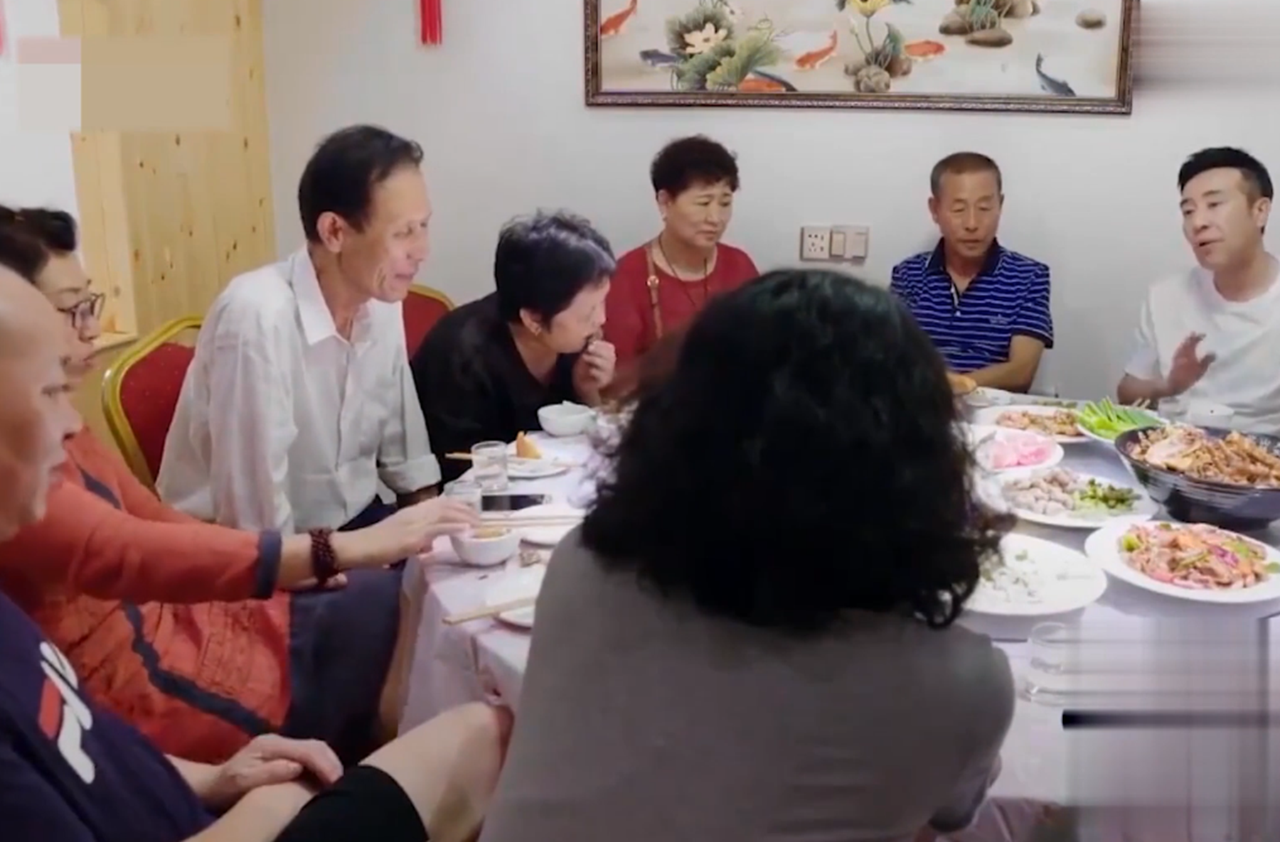 于和伟|于和伟妻子：省吃俭用供他读书，丈夫成名，支持他为8个哥姐买房