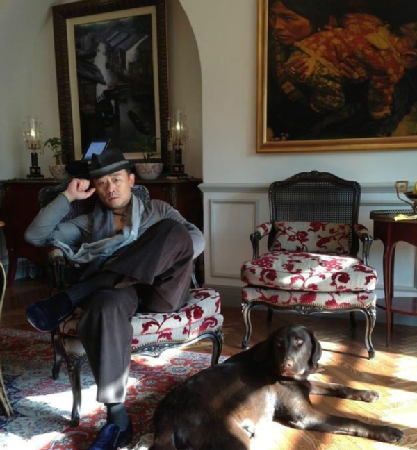 陈小纭|走进周立波在美国的家，住着独立花园的豪宅，每顿都吃西餐红酒