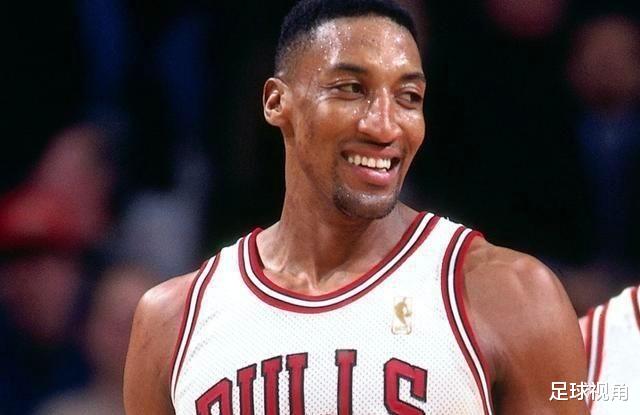 劳斯莱斯|日入1万美元！拉尔萨晒近照，喜提一辆劳斯莱斯，46岁仍魅力不减