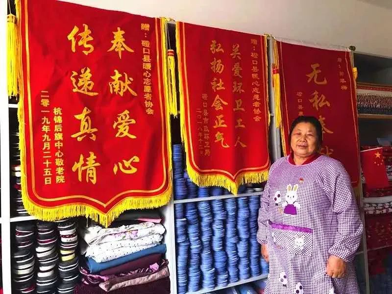 巴彦淖尔直通车 爱心奶奶郭翠梅的“暖心鞋”