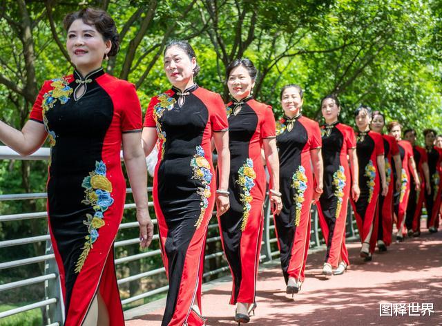 图释世界 旗袍融入古诗 母亲节一场旗袍秀 惊艳了绍兴嵊州一座城