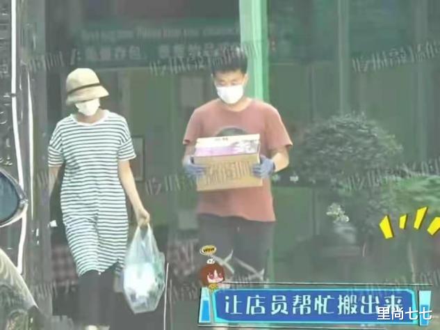 里尚七七|袁泉邀请女儿全班看电影，10岁女儿长腿瞩目，她穿睡衣打扮随性