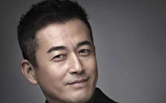 奶球妈咪聊|《扫黑风暴》要成剧王？王志飞告诉你啥是“宝藏”演员