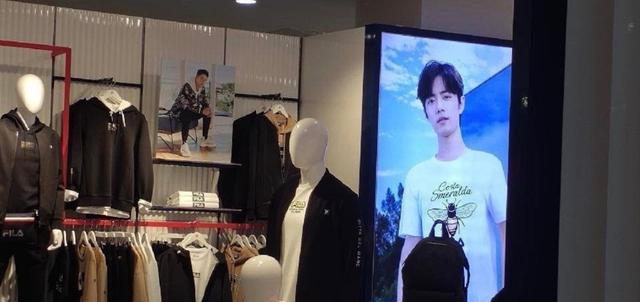 肖战|肖战CP粉和风车互称姐妹，提供商务信息和抵制攻略，大型掉皮现场