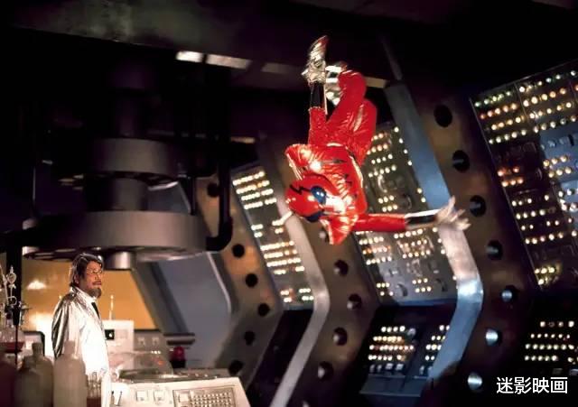 吴孟达|46年前的港版奥特曼，华语首部超级英雄片，剧情奇葩雷人却烂成神作！