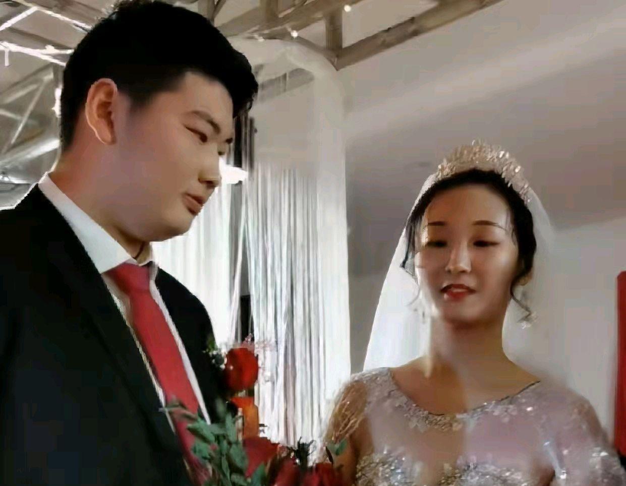 陈亚男|陈亚男离婚后首次接受访问，哭诉“当初没有工作才做的直播”！