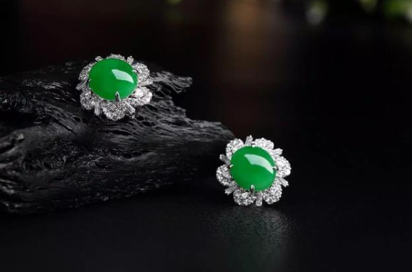 翡翠|翡翠的天敌——凉水石，作为替身太合格，看起来和翡翠像极了